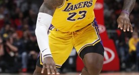 NBA赛场精彩瞬间：内姆哈德打板投篮激发球队士气